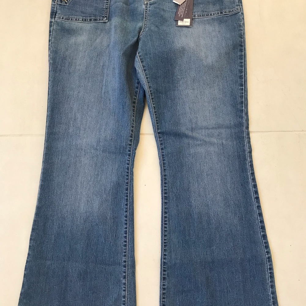 Jennifer Lopez High Rise Flare Stretch Jeans J247 - Picture 5 of 8